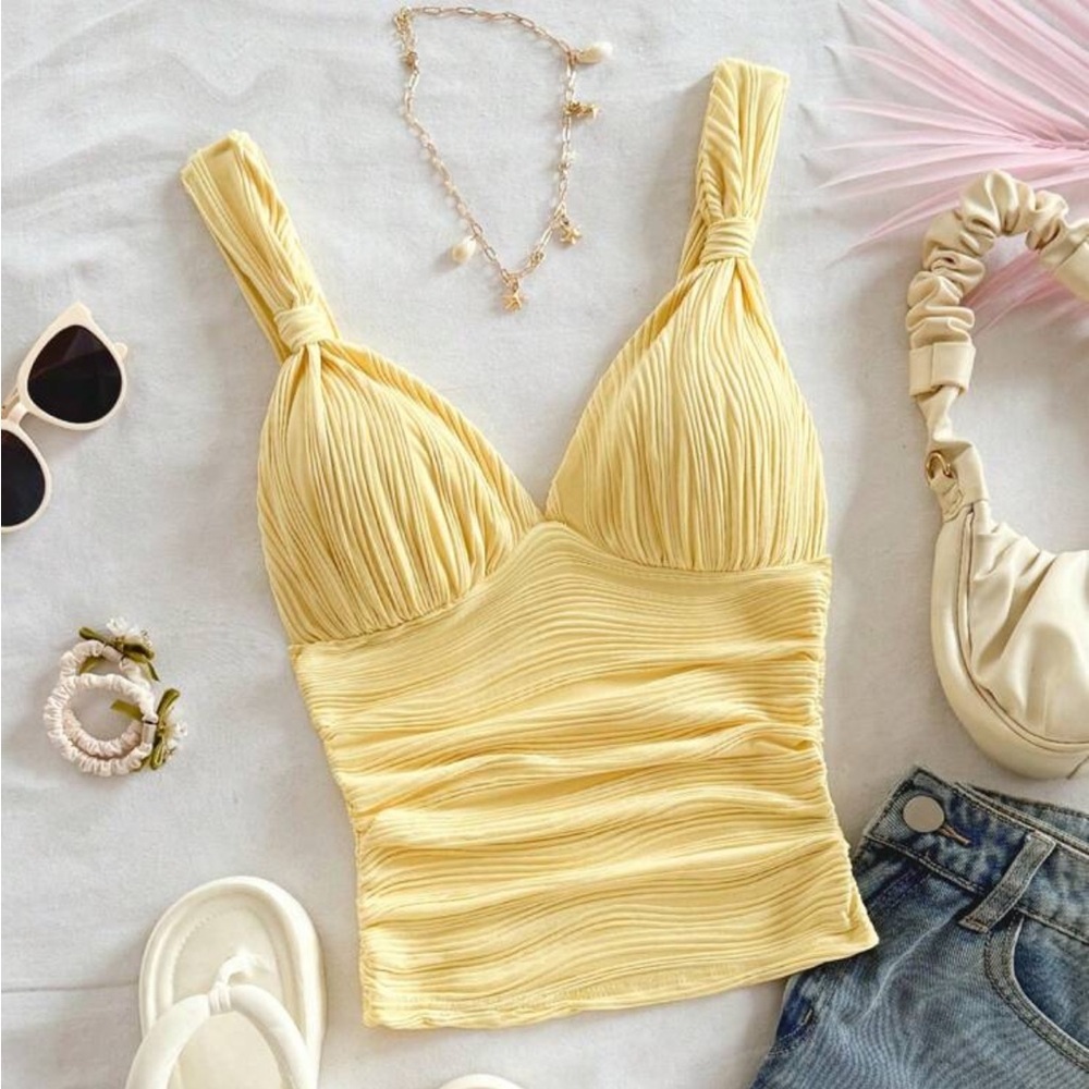 ✨ 3/$30 ✨SHEIN V-Neck Ruched Texture Tank Top – Yellow – Size L (8/10)